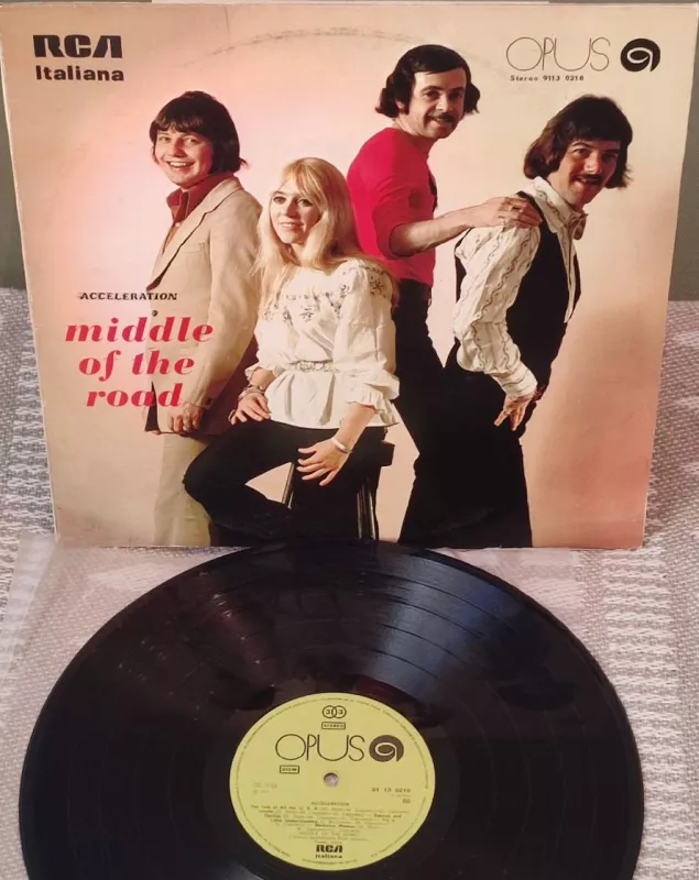 LP Middle Of The Road Acceleration VG+/VG+