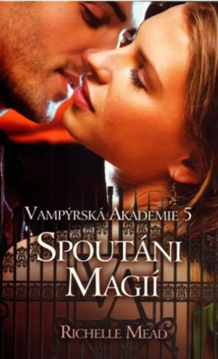 Richelle Mead Spoutáni magií: Vampýrská akademie 5.